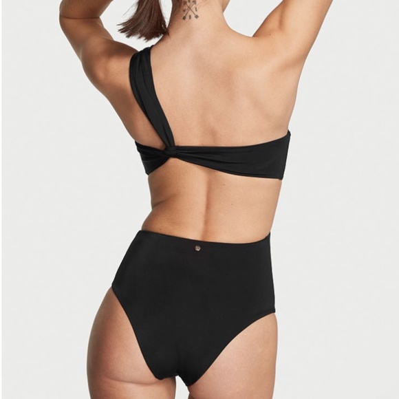 🔥HOST PICK🔥NWT Victoria's Secret Twist Monokini One-Piece Swimsuit - Picture 2 of 3